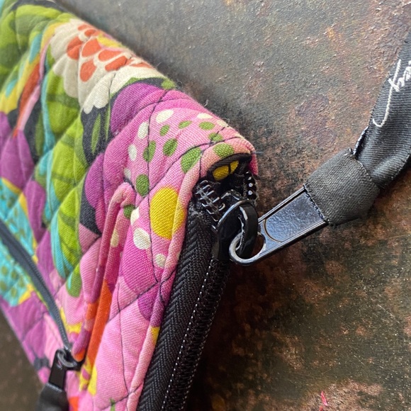 Vera Bradley Va Va Bloom Pattern (Retired) Zip-Around Quilted Wallet/Wristlet - Picture 7 of 16